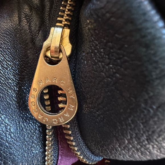 Marc Jacobs black Leola leather hobo bag w/ gold decorative zippers - Picture 13 of 16